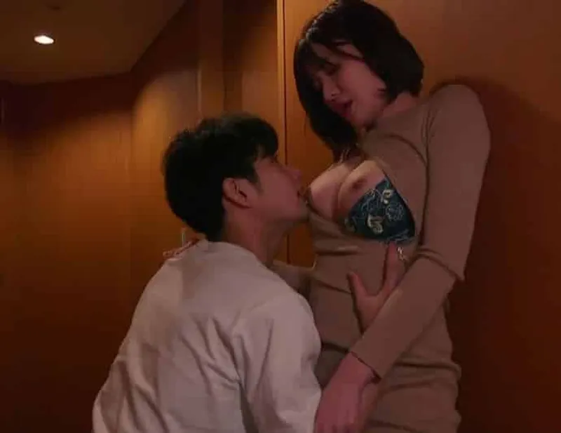 Bí mật hẹn hò với cô gái xinh đẹp phang giỏi hơn cả người yêu